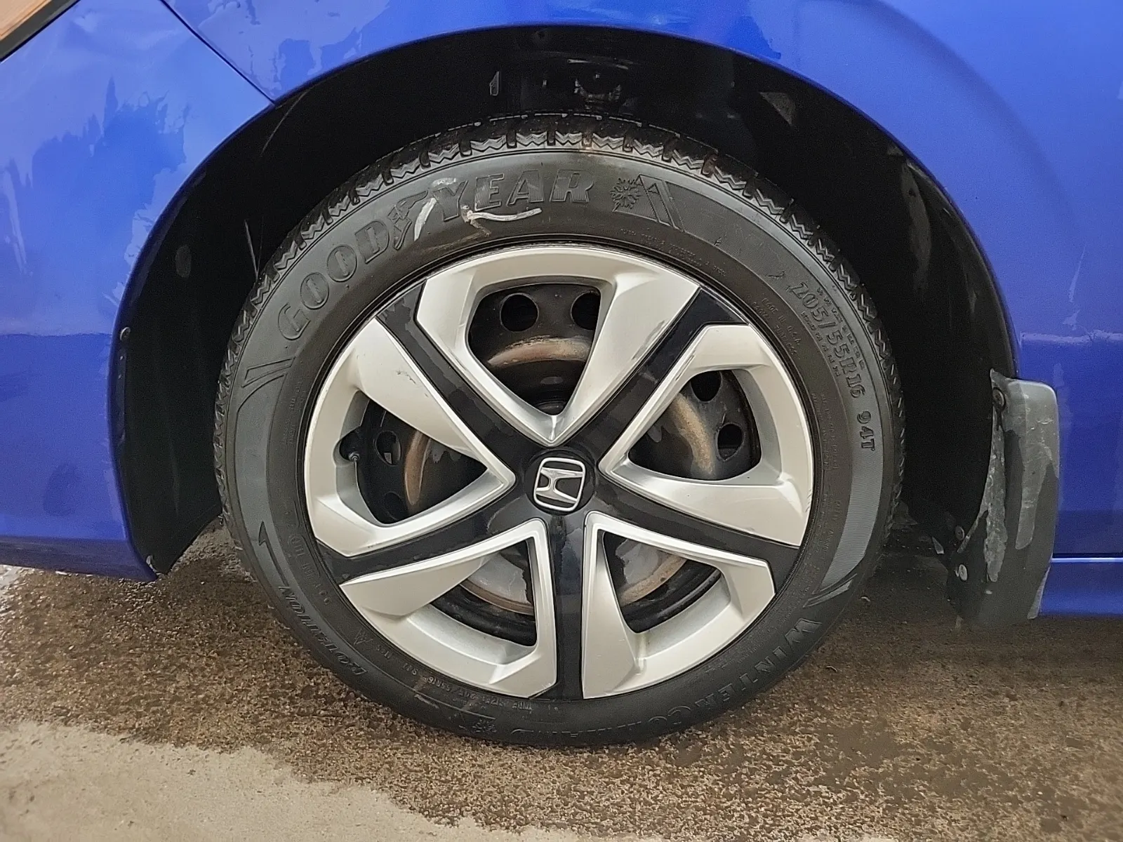 Front driver wheel/tire photo