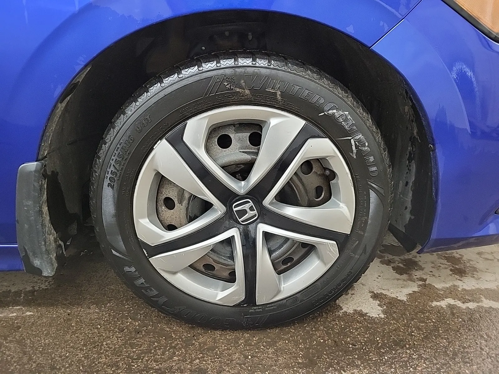 Right Front Wheel/Tire Photo