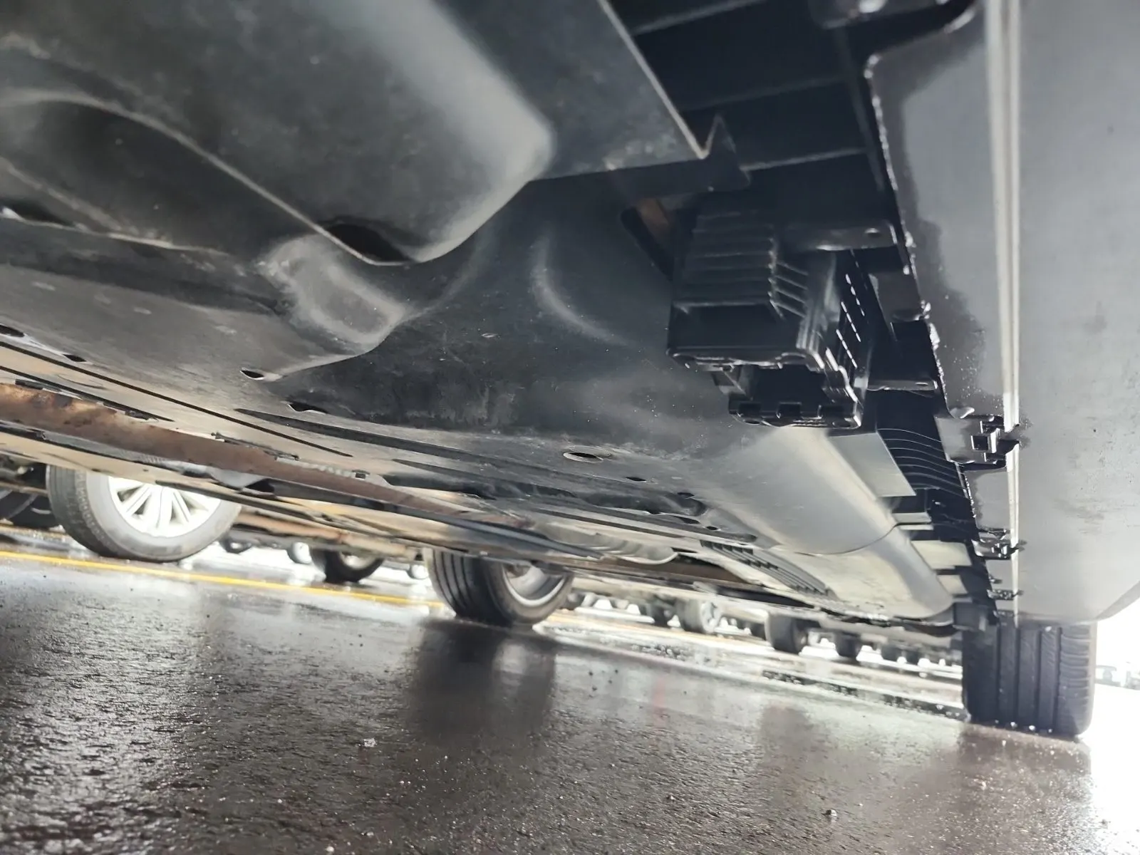 Undercarriage - Passenger Photo