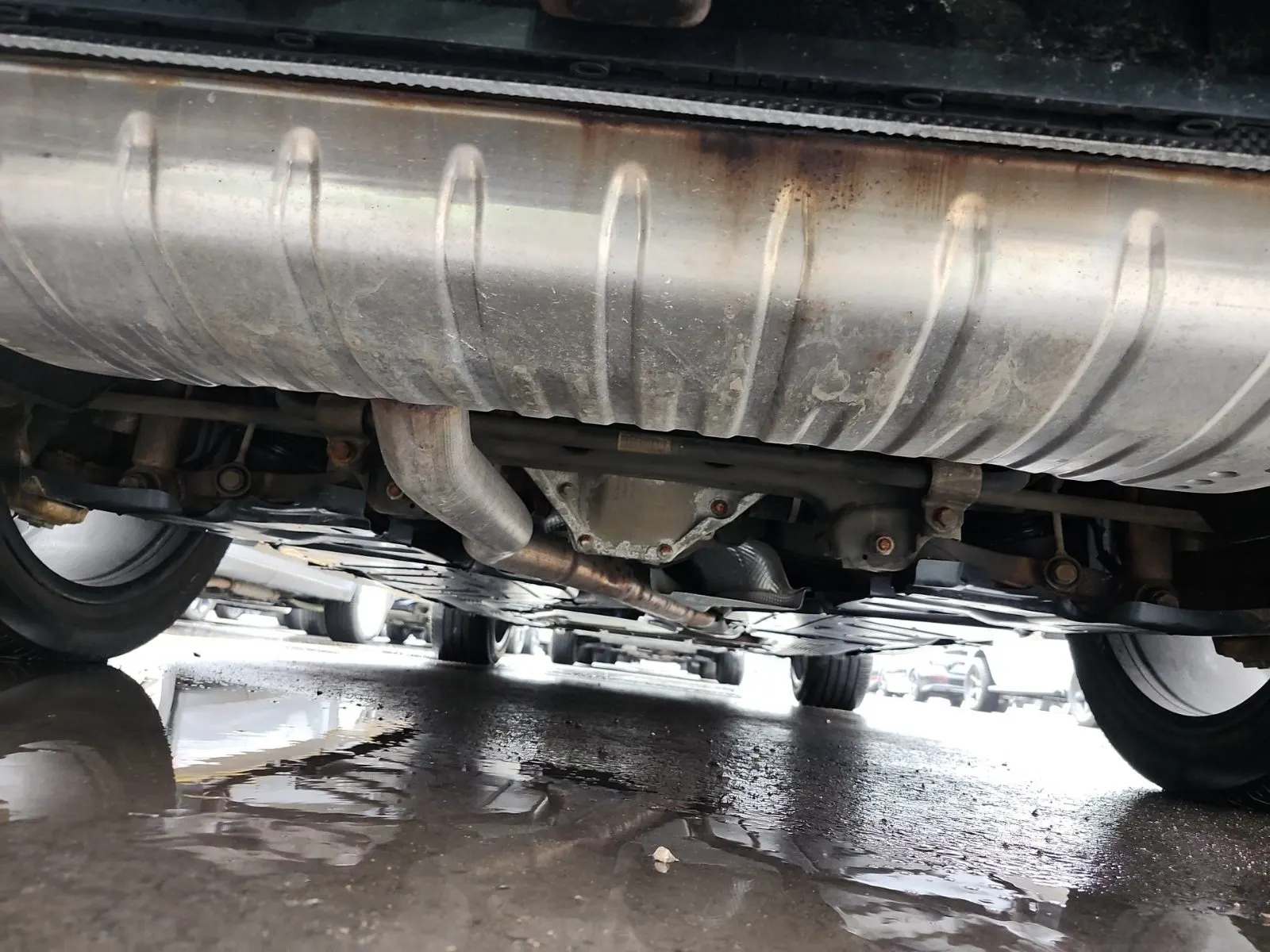 Undercarriage - Rear Photo