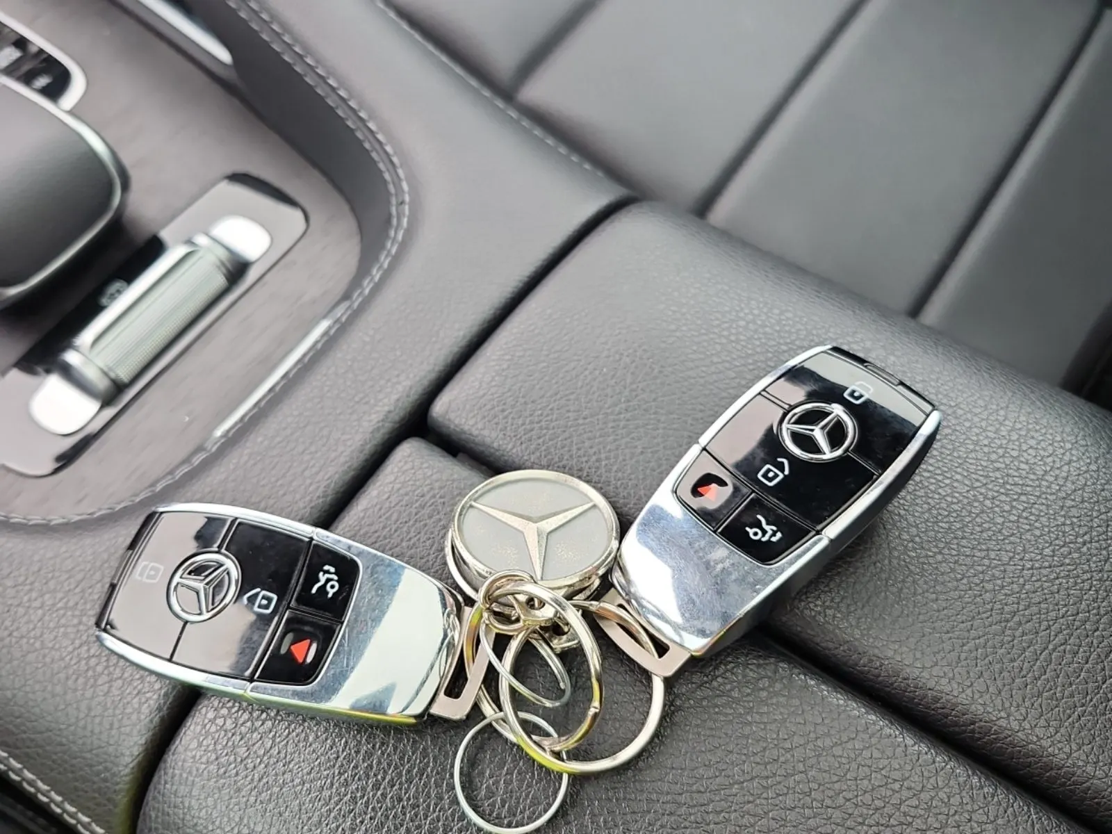 Keys/Fobs/Manual Photo