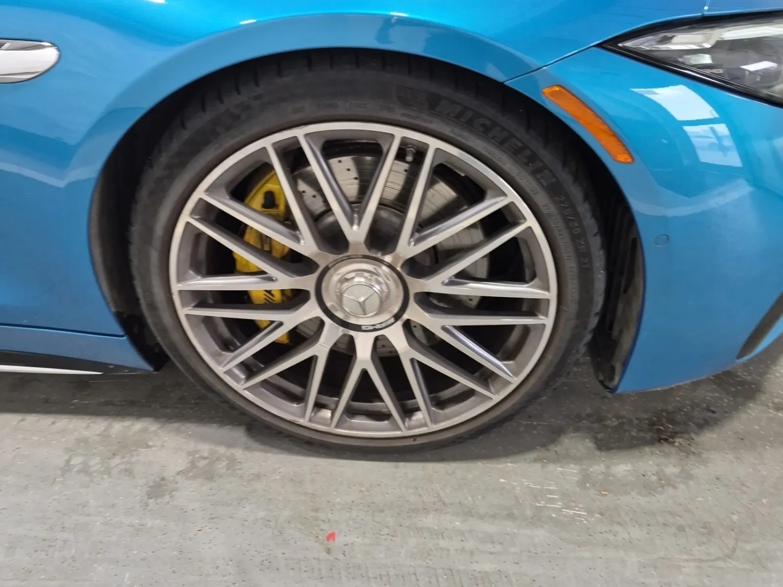 Right Front Wheel/Tire Photo