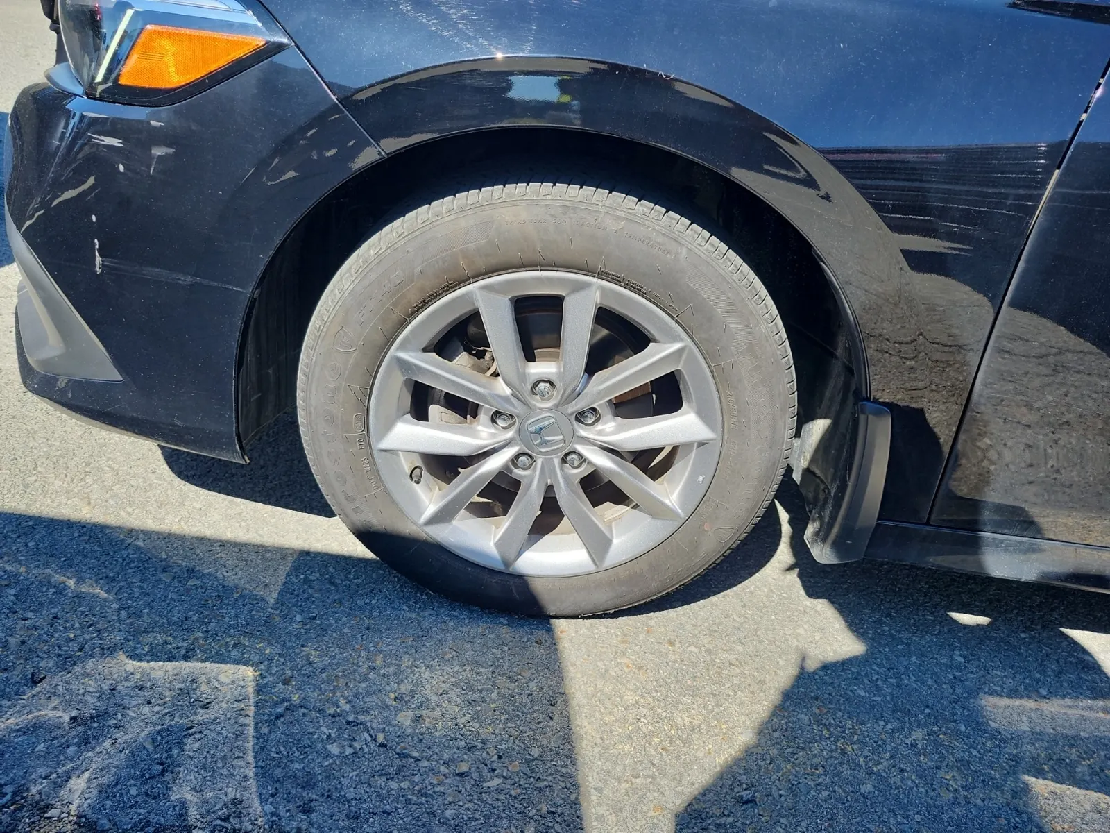 Front driver wheel/tire photo