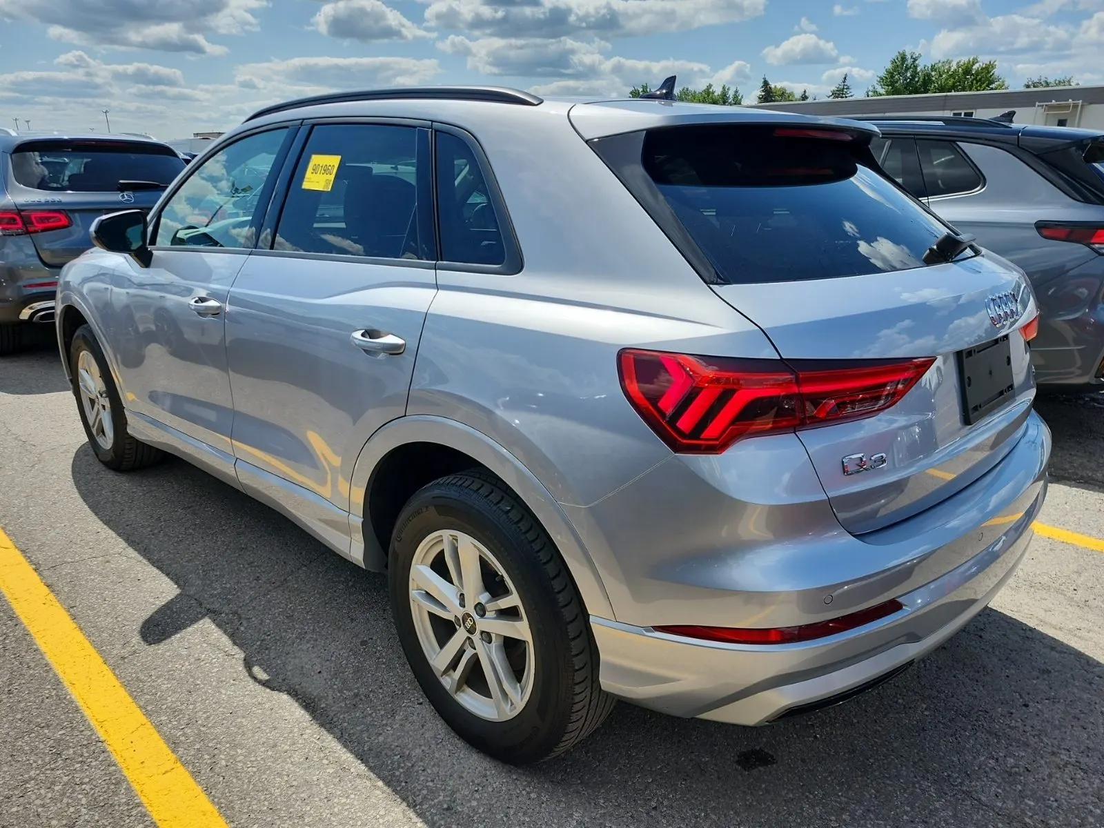 Driver Rear 3/4 Photo