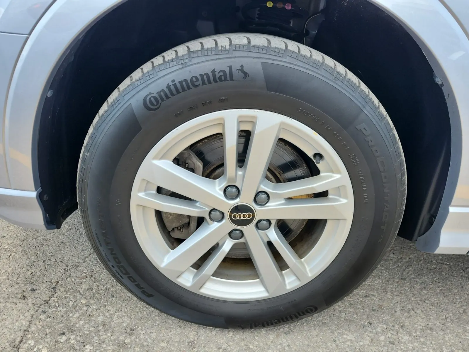Front driver wheel/tire photo