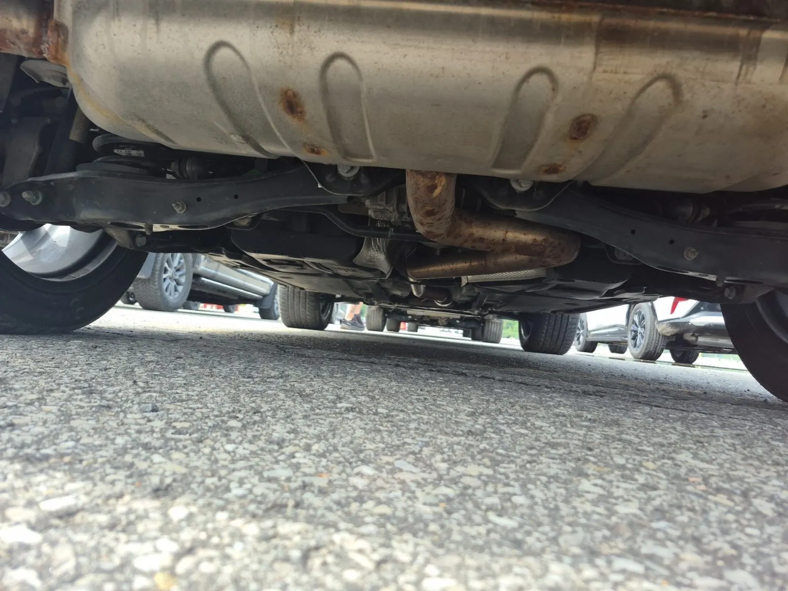 Undercarriage - Rear Photo