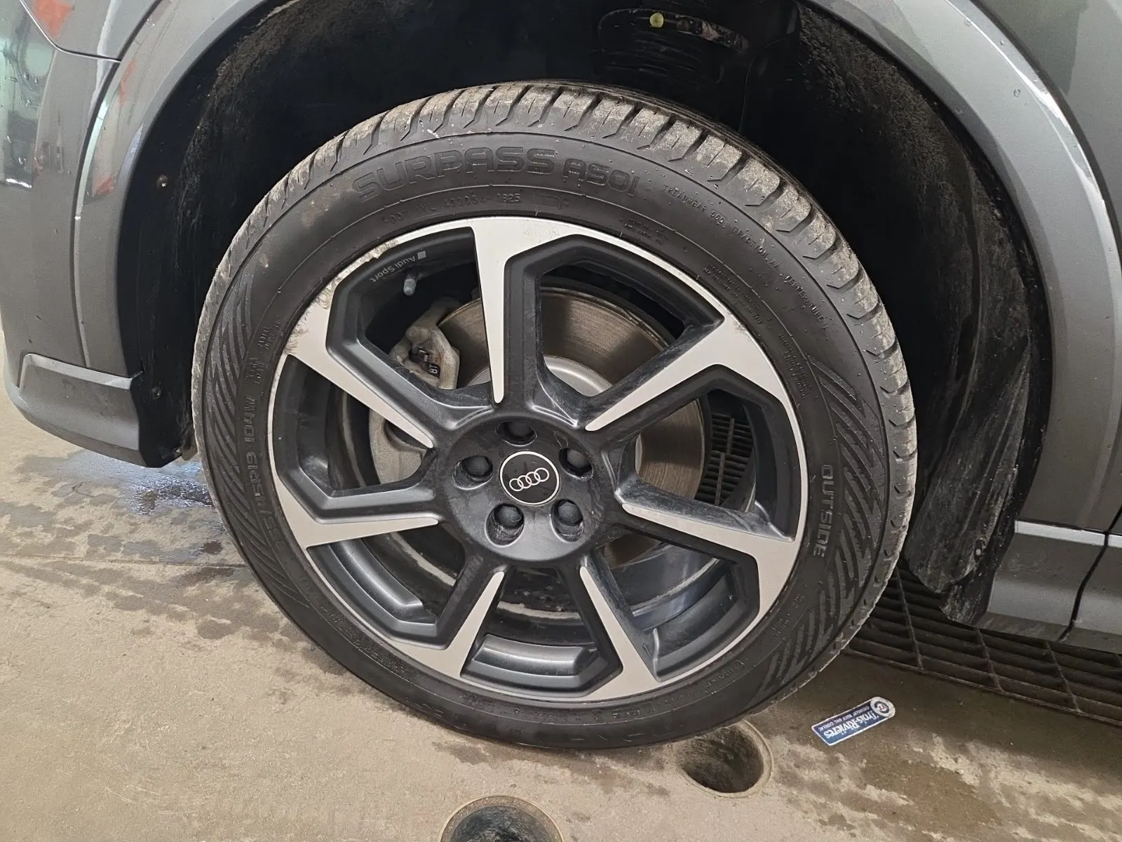 Front driver wheel/tire photo