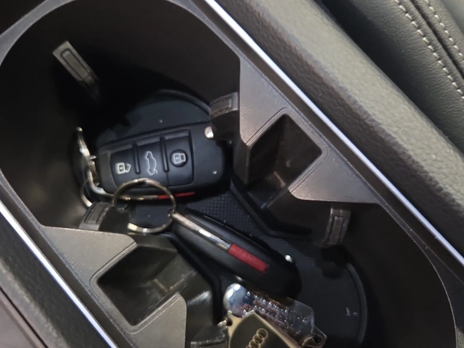Keys/Fobs/Manual Photo