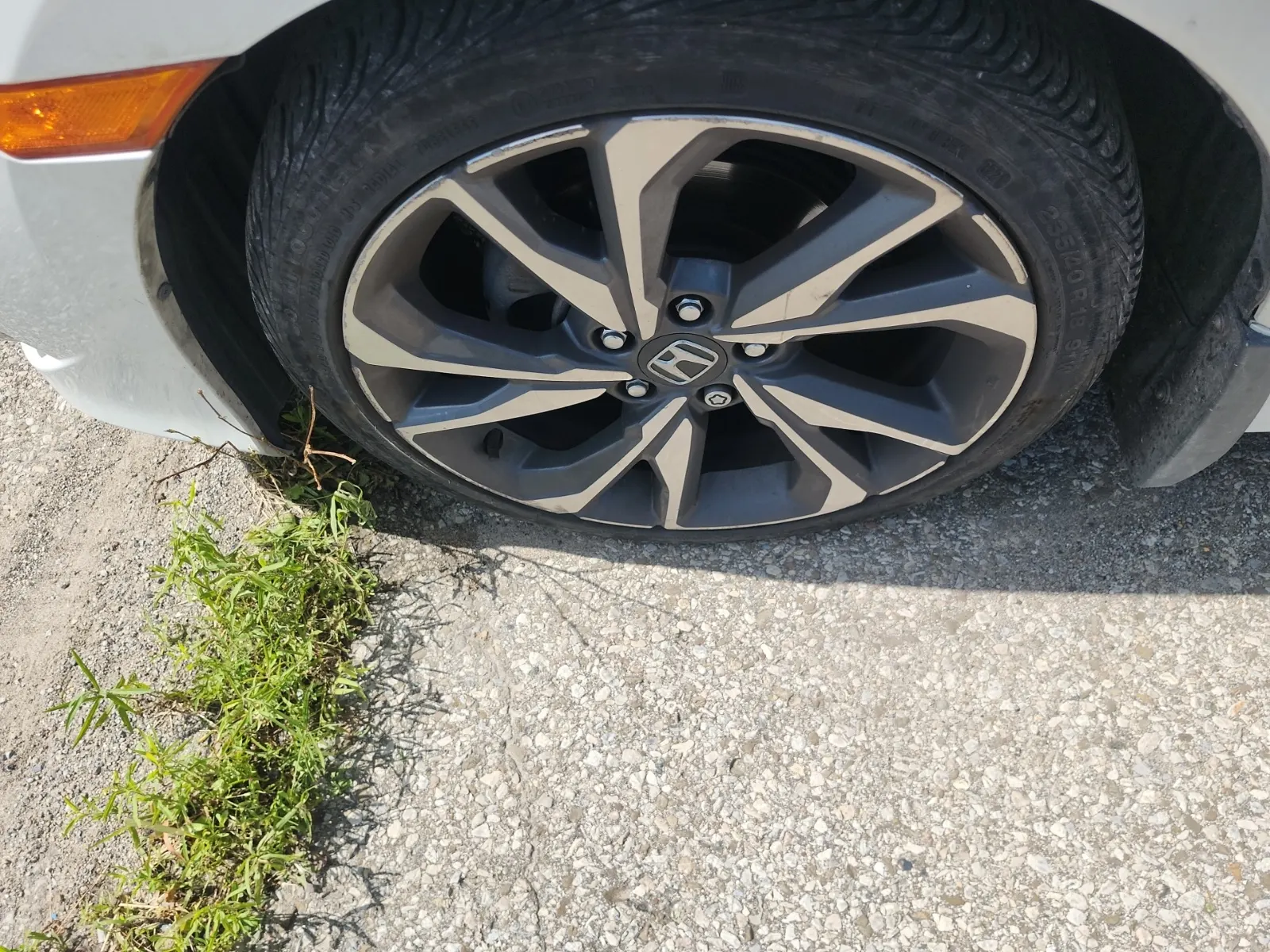 Front driver wheel/tire photo