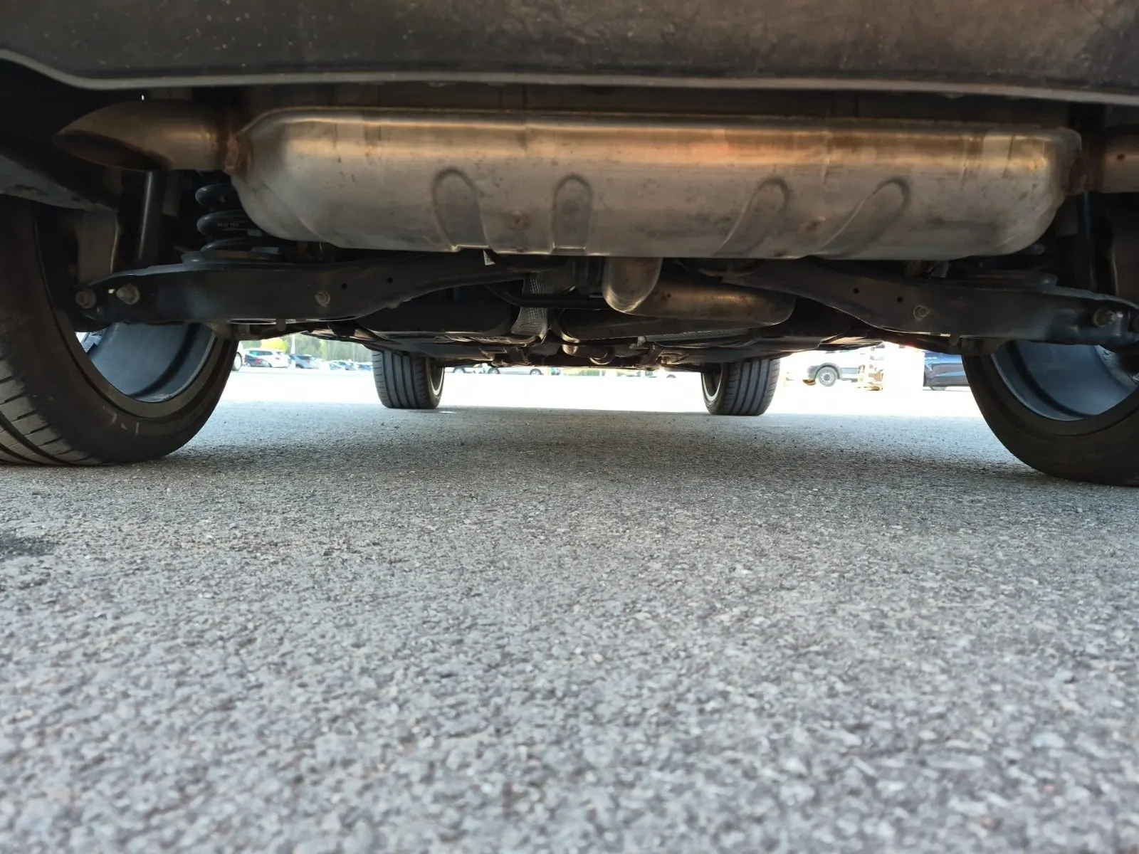 Undercarriage - Rear Photo