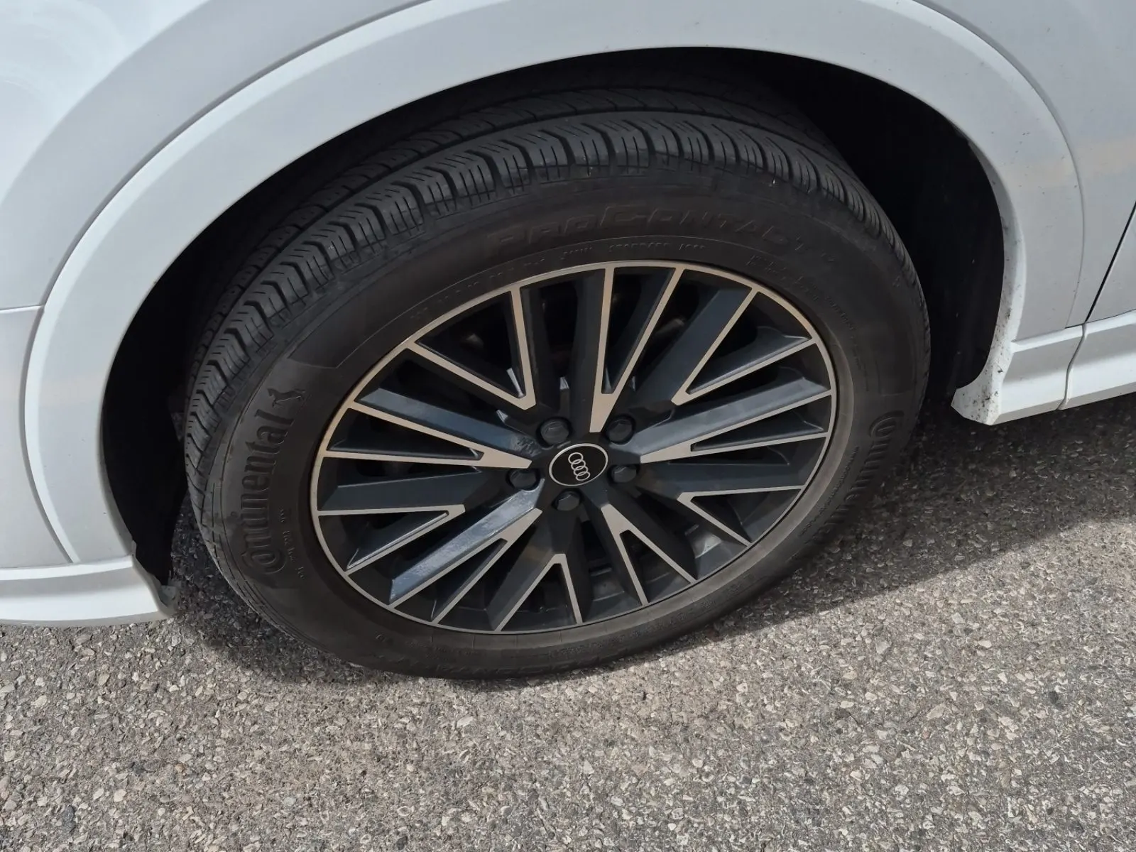 Front driver wheel/tire photo