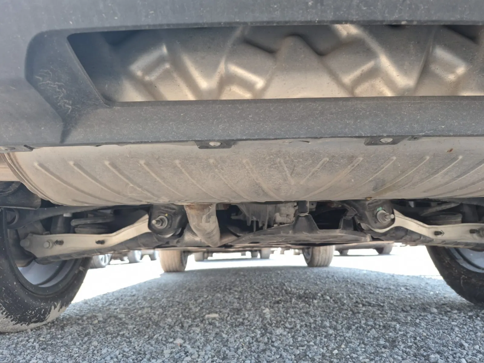 Undercarriage - Rear Photo