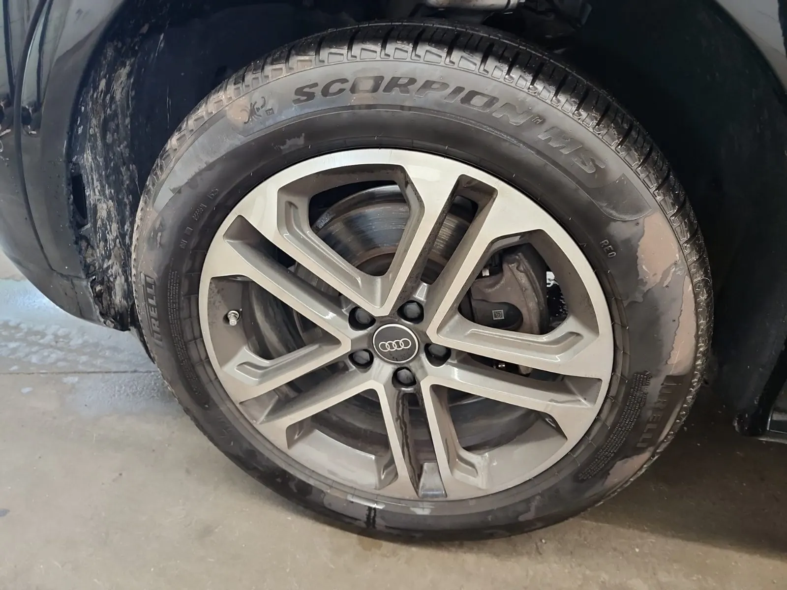 Front driver wheel/tire photo