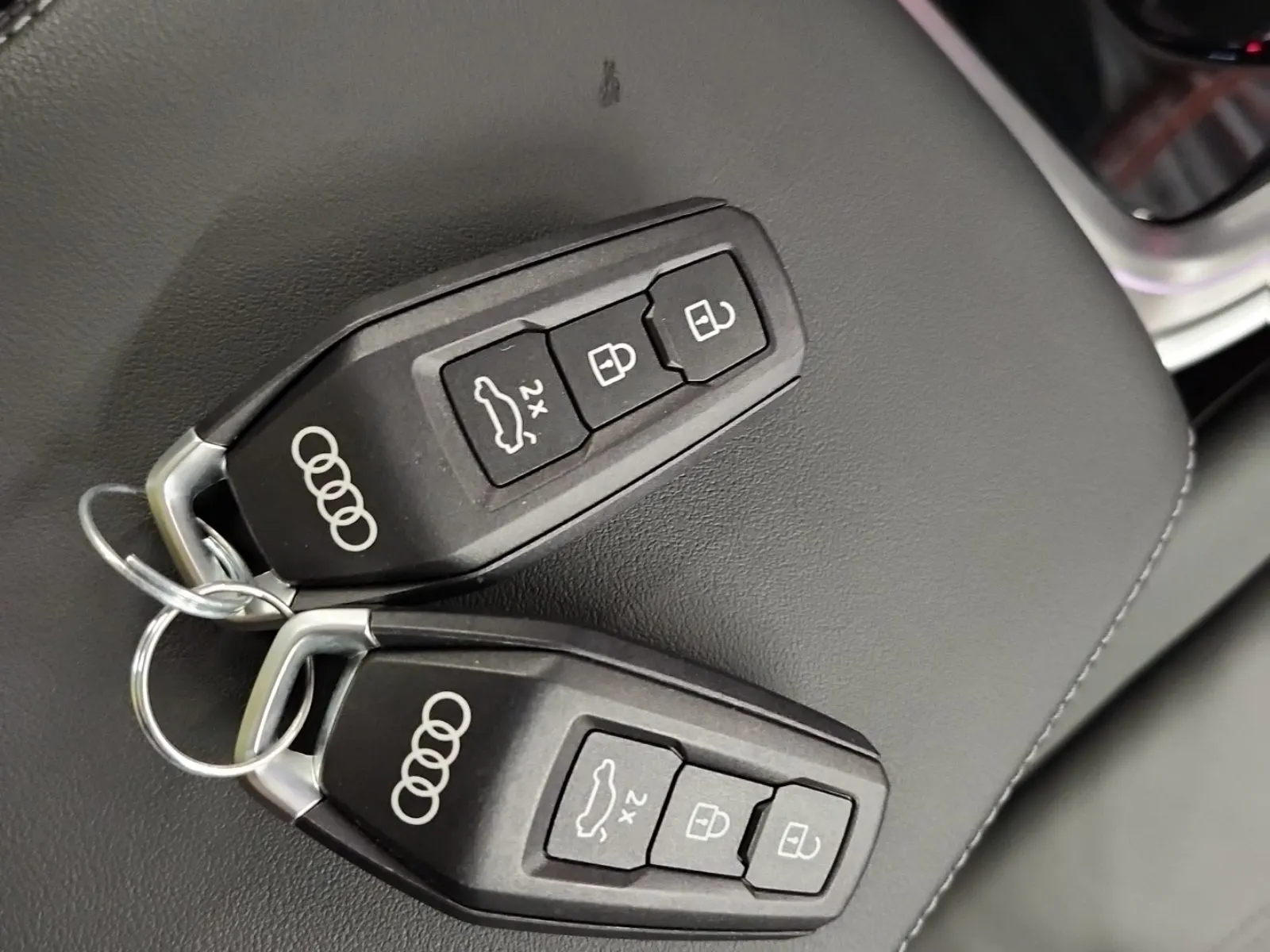 Keys/Fobs/Manual Photo