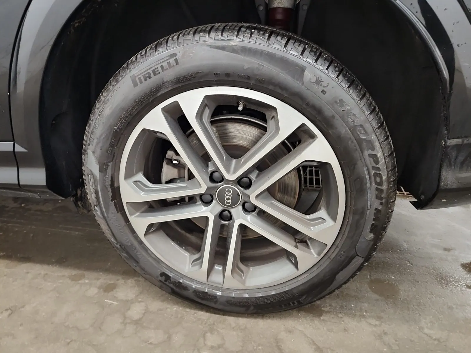 Left Rear Wheel/Tire Photo