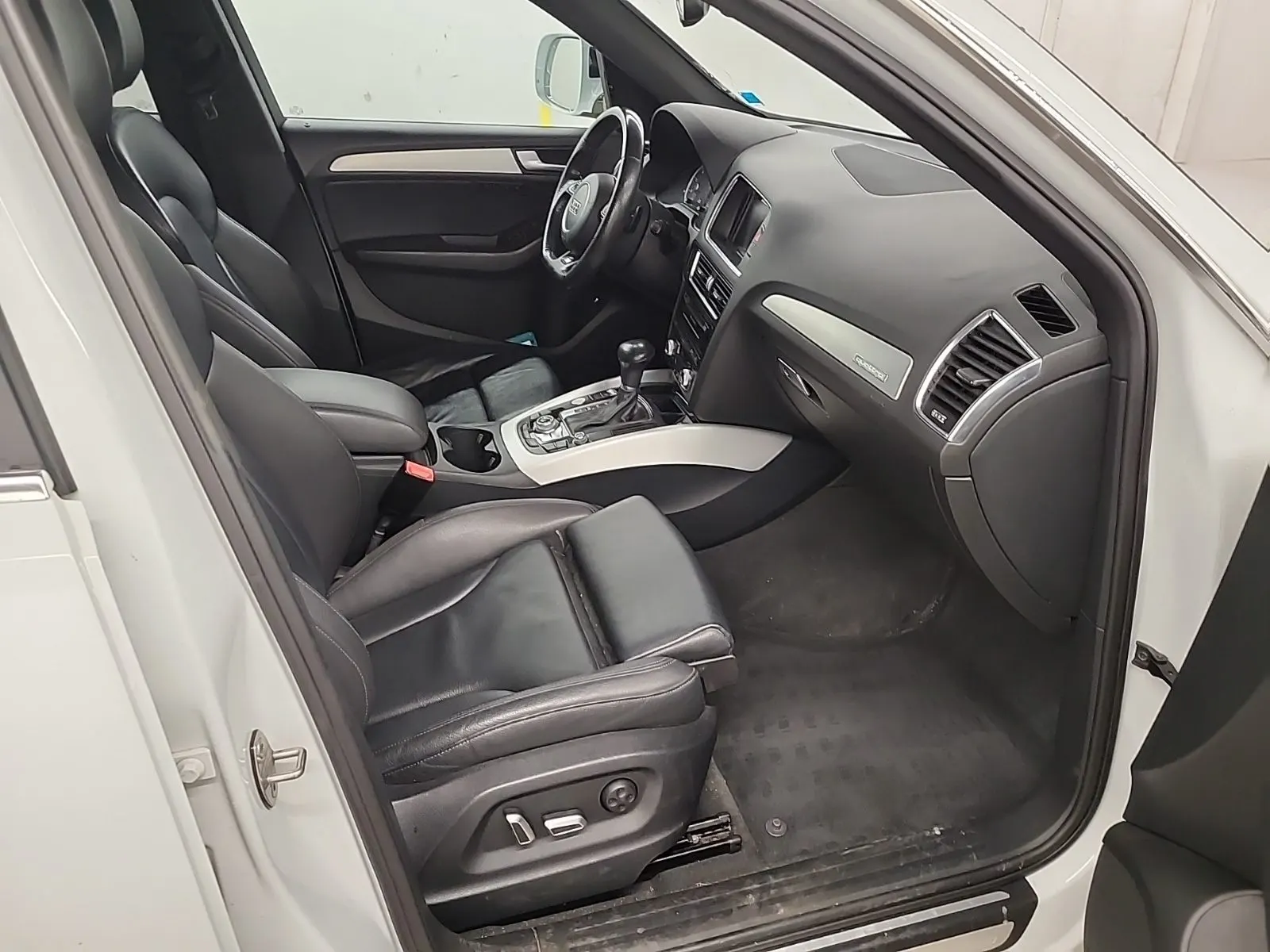 Right Side Interior Photo