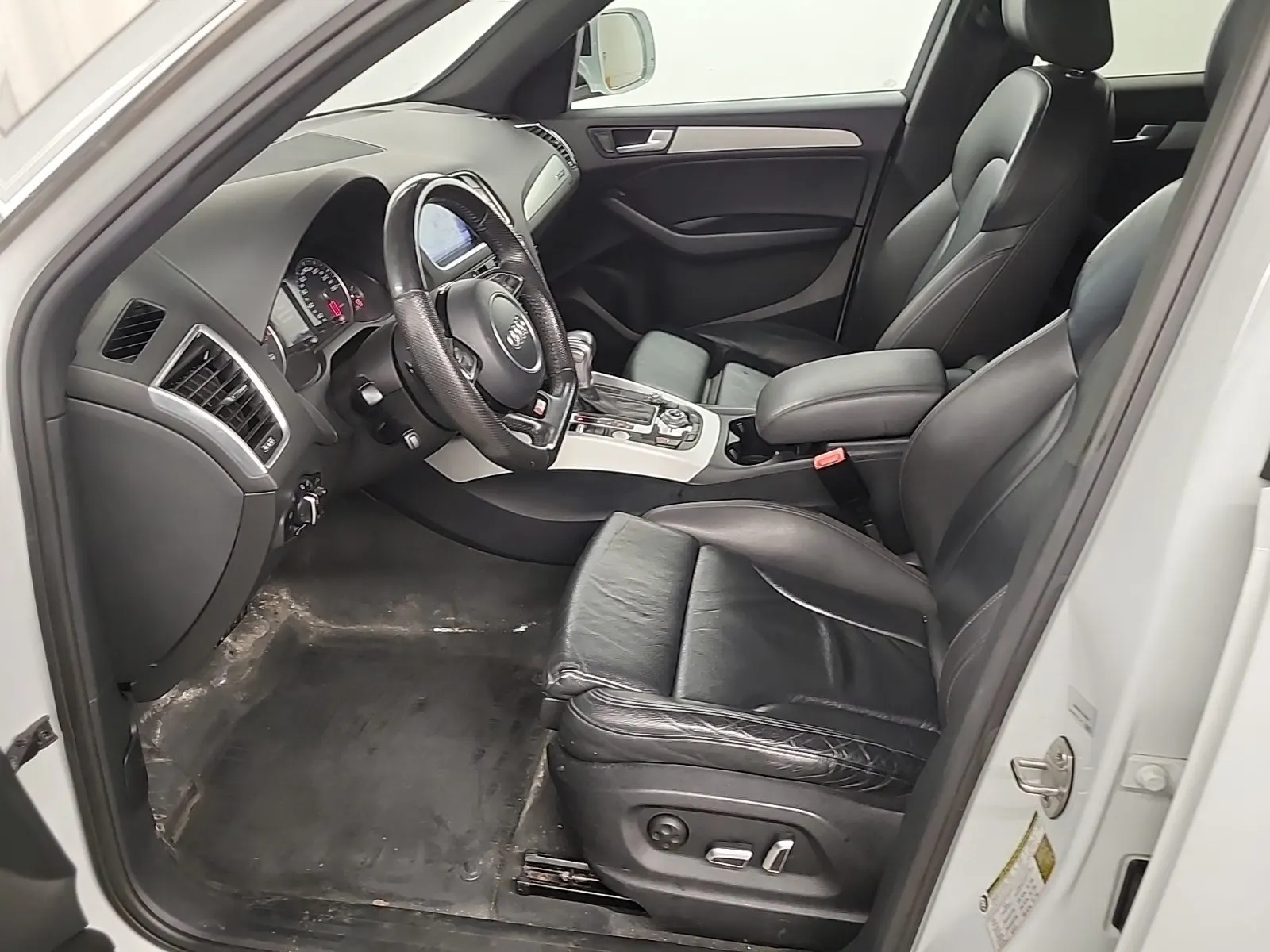 Front Interior Photo