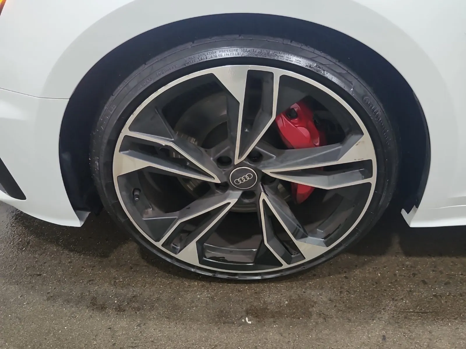 Front driver wheel/tire photo