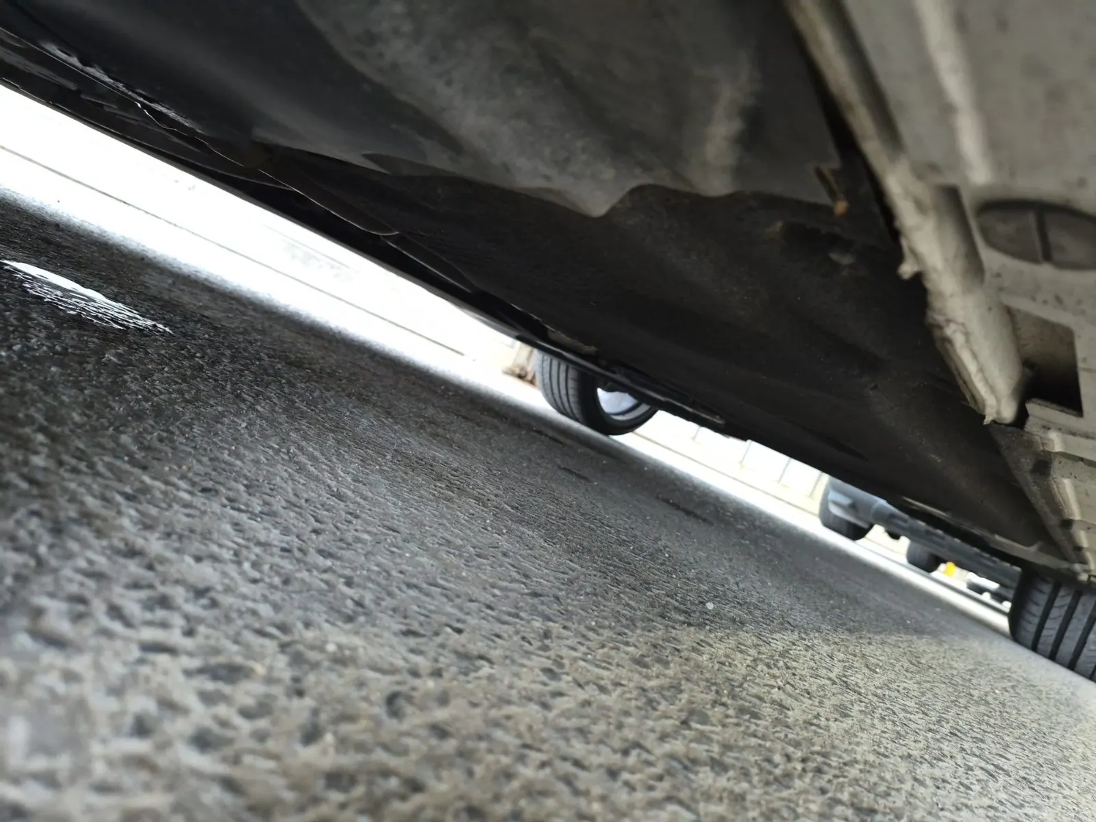 Undercarriage - Driver Photo