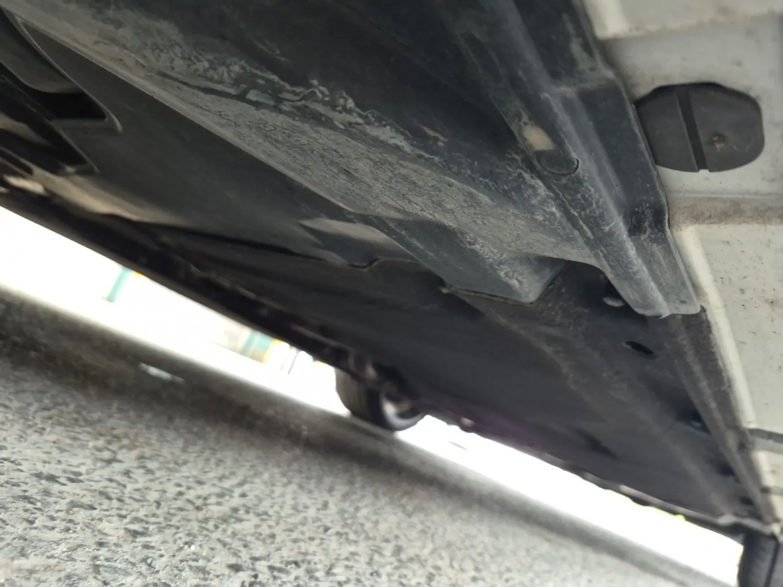 Undercarriage - Passenger Photo