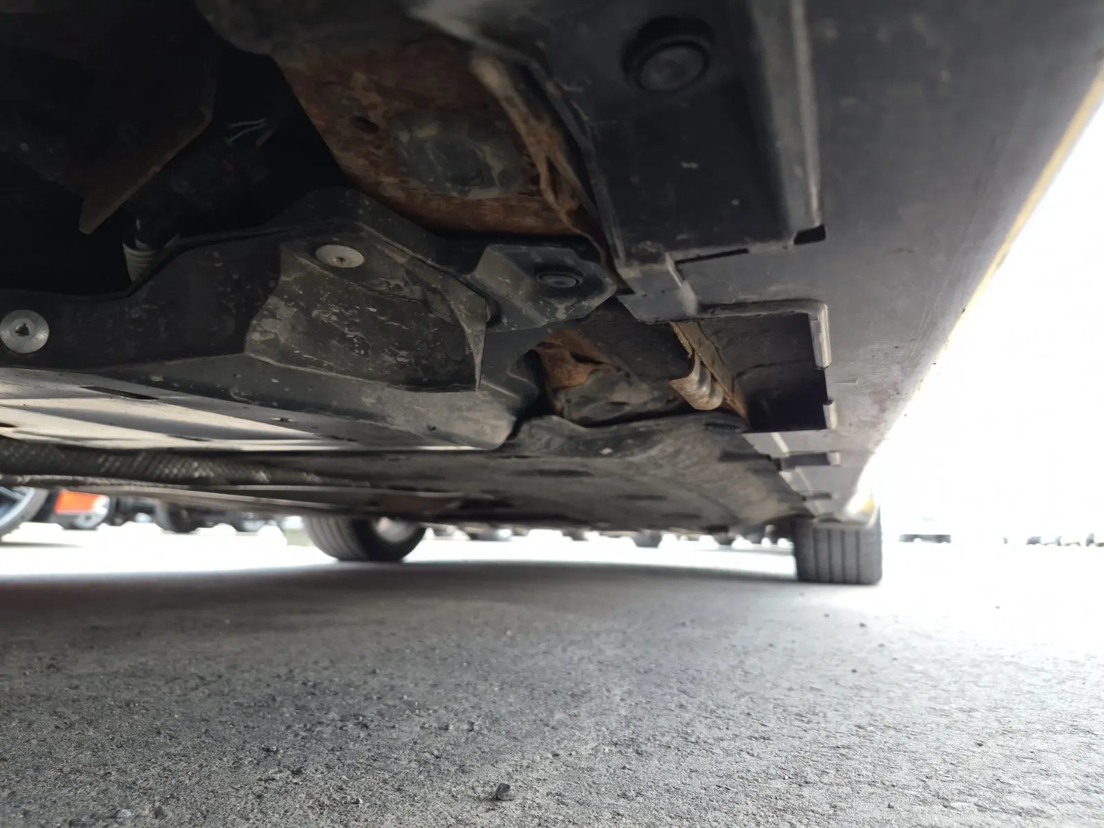 Undercarriage - Passenger Photo