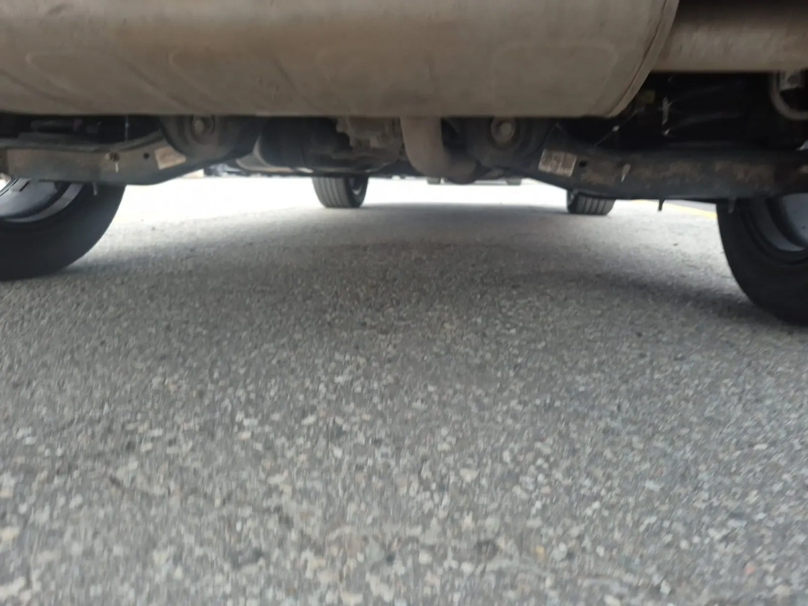 Undercarriage - Rear Photo