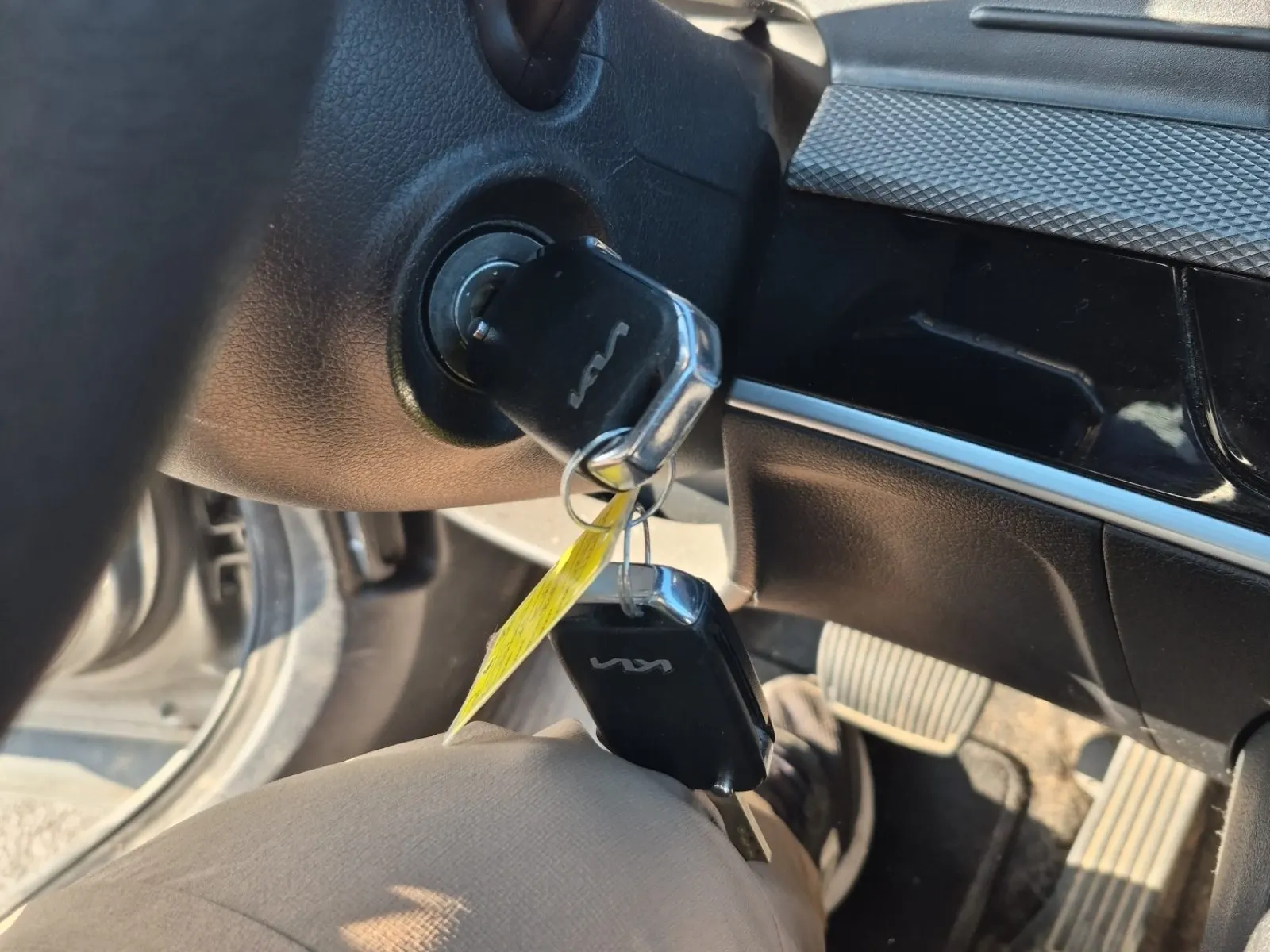 Keys/Fobs/Manual Photo