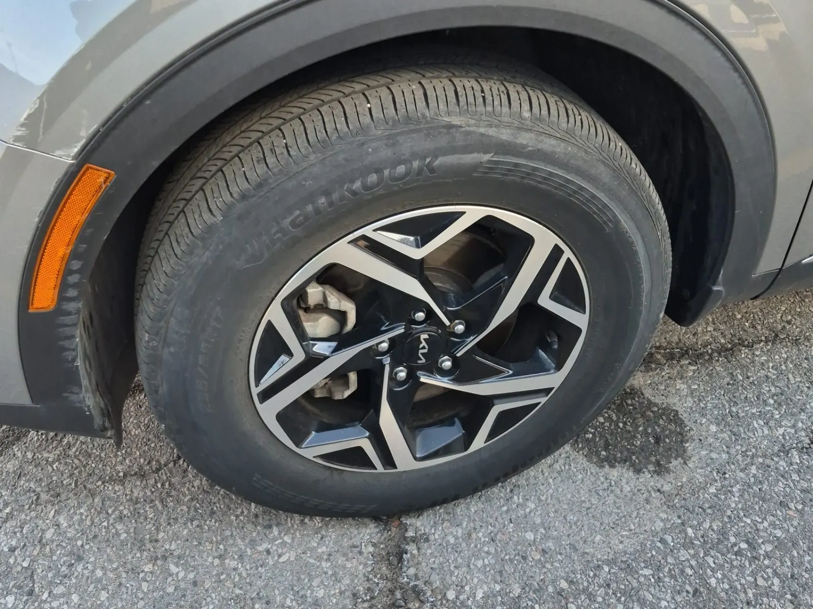 Front driver wheel/tire photo