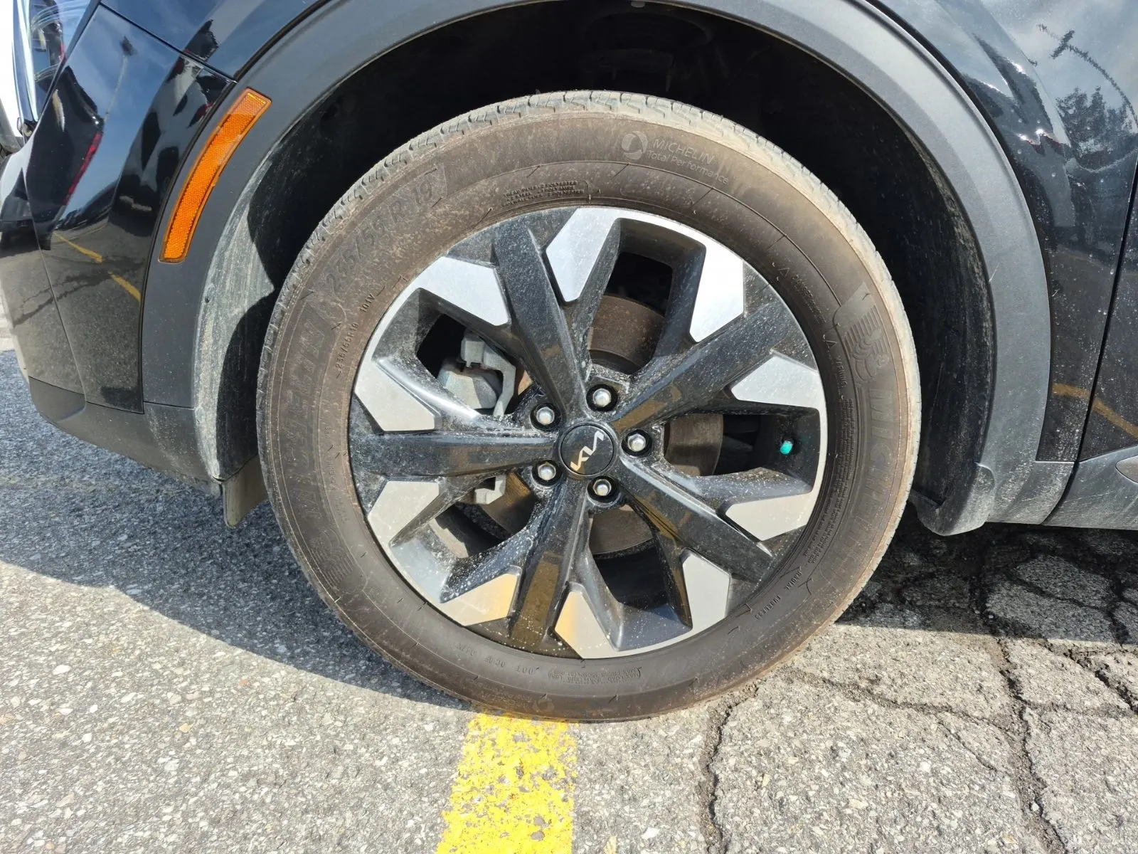 Front driver wheel/tire photo