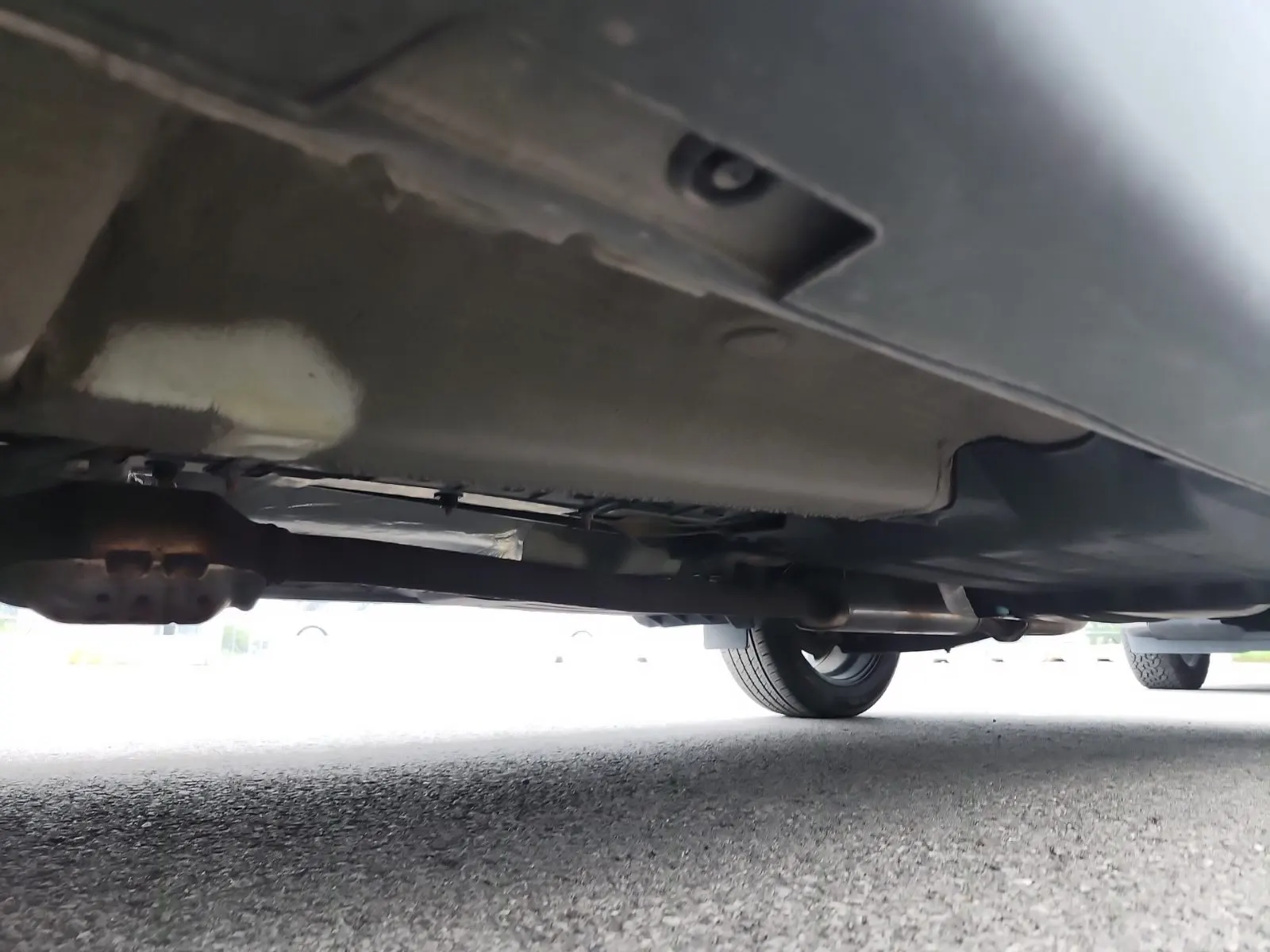 Undercarriage - Driver Photo