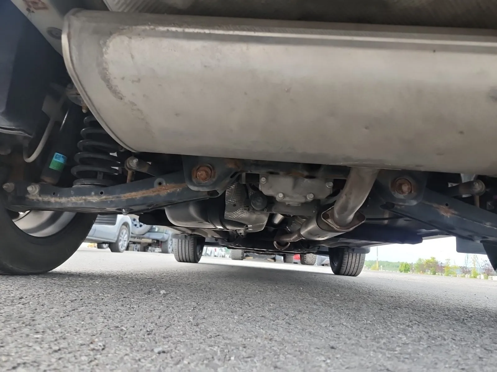 Undercarriage - Rear Photo