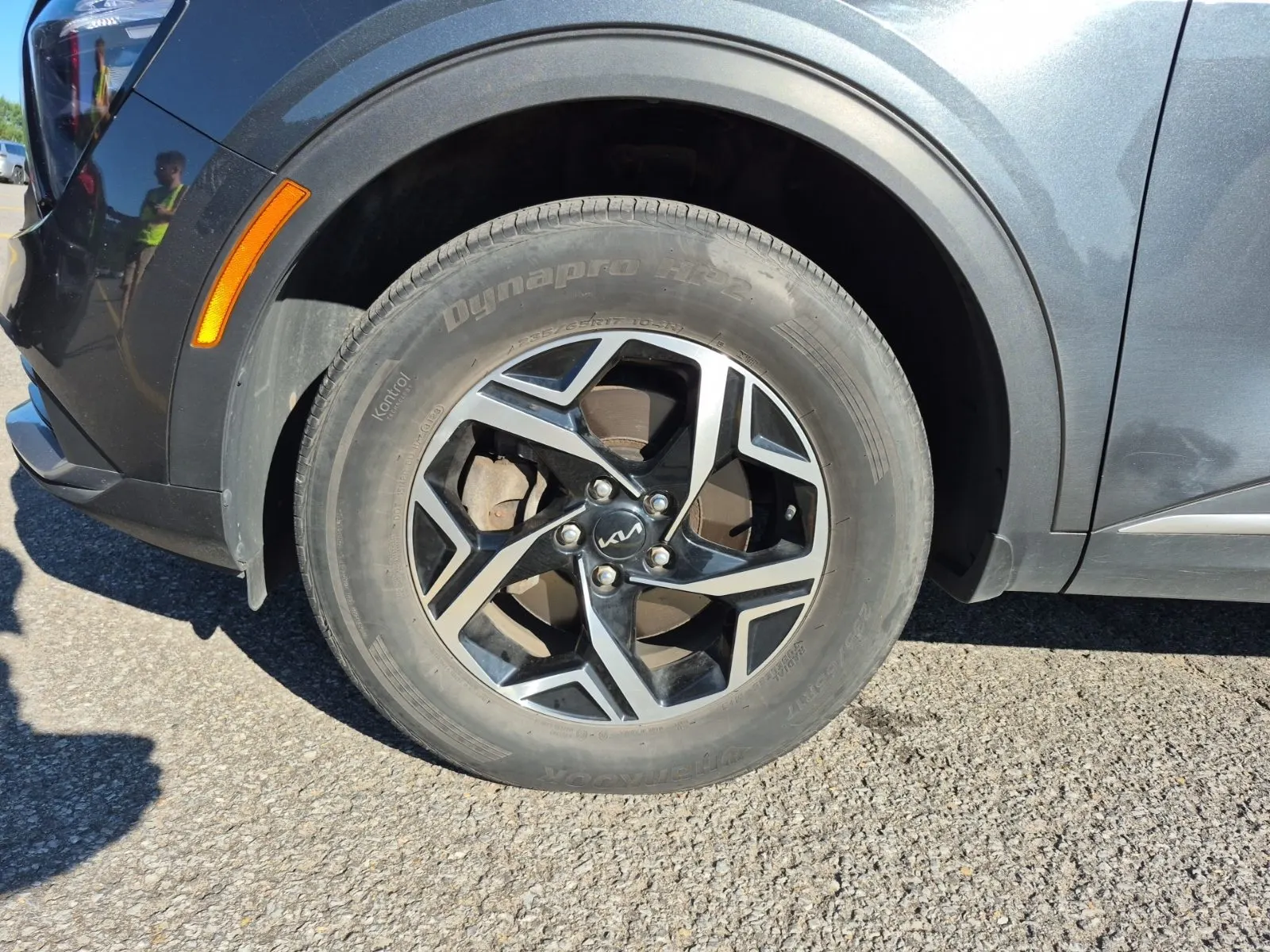 Front driver wheel/tire photo