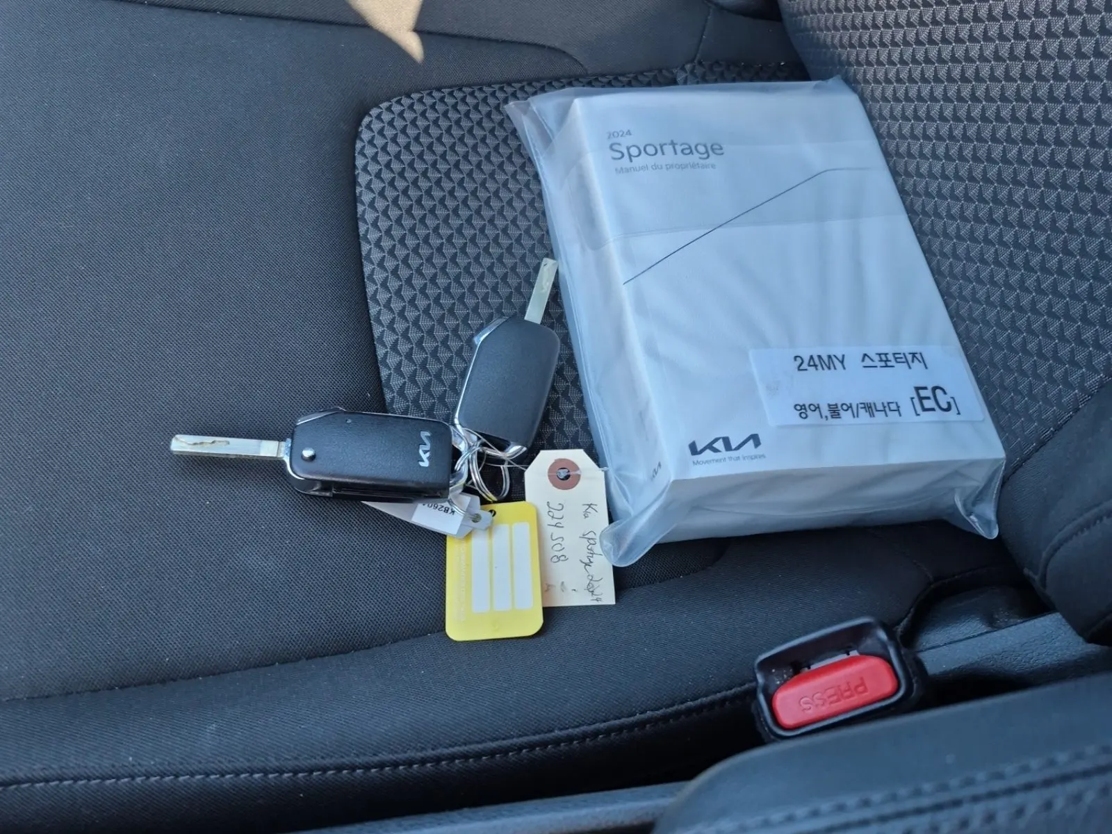 Keys/Fobs/Manual Photo