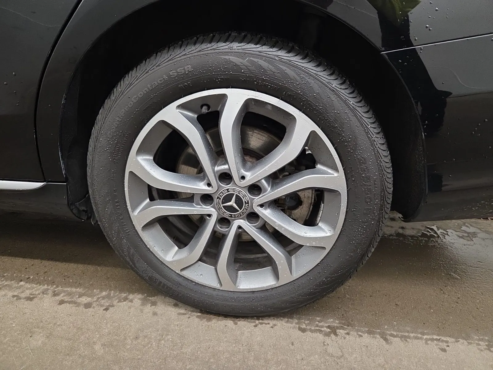 Left Rear Wheel/Tire Photo