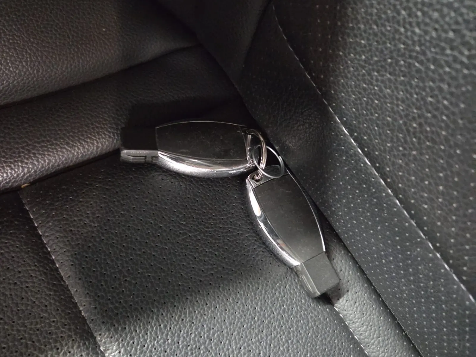 Keys/Fobs/Manual Photo