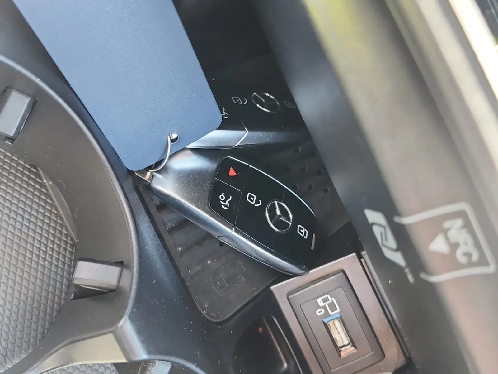 Keys/Fobs/Manual Photo