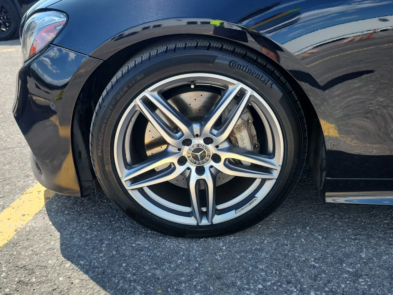 Front driver wheel/tire photo