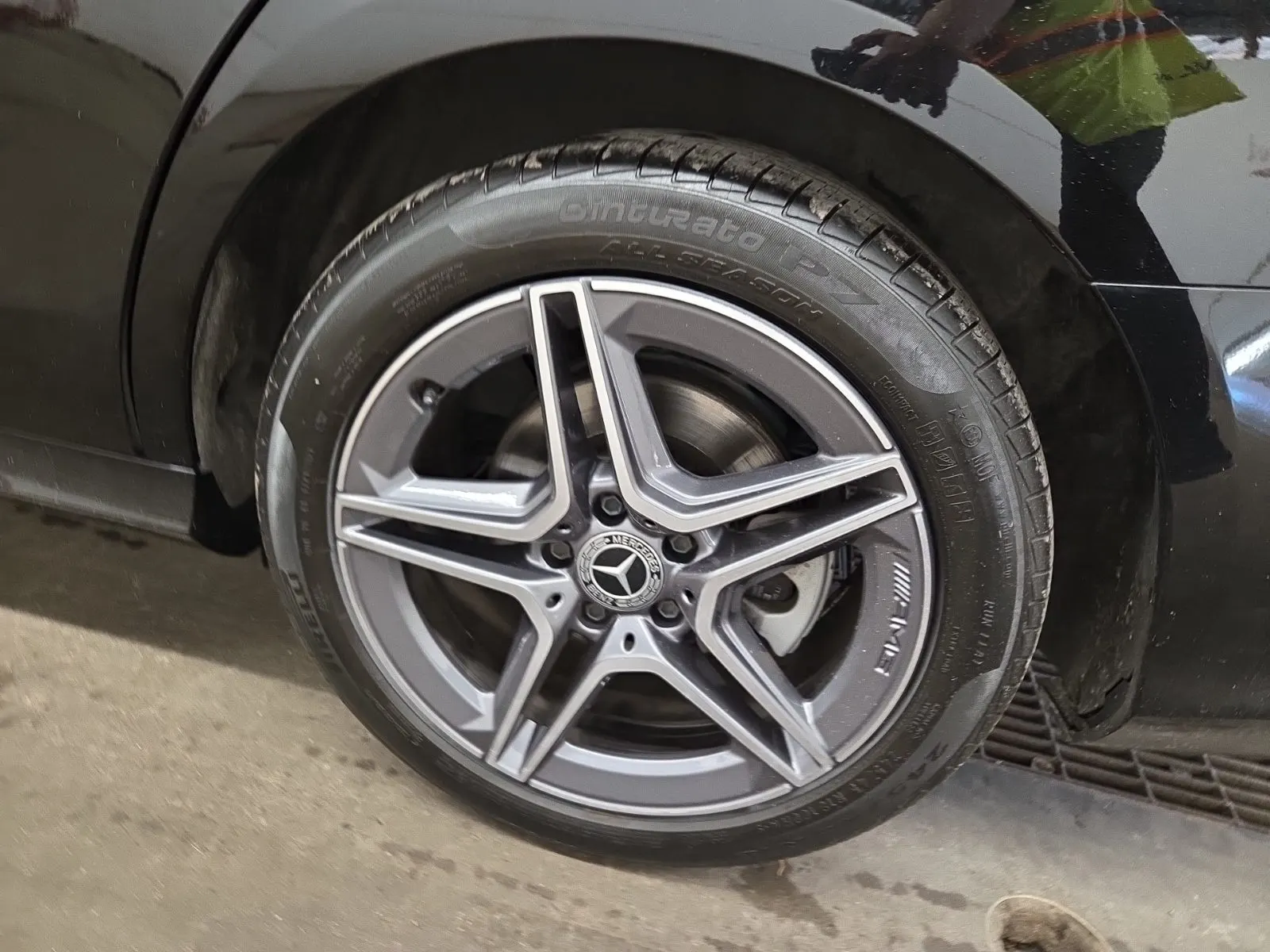 Left Rear Wheel/Tire Photo