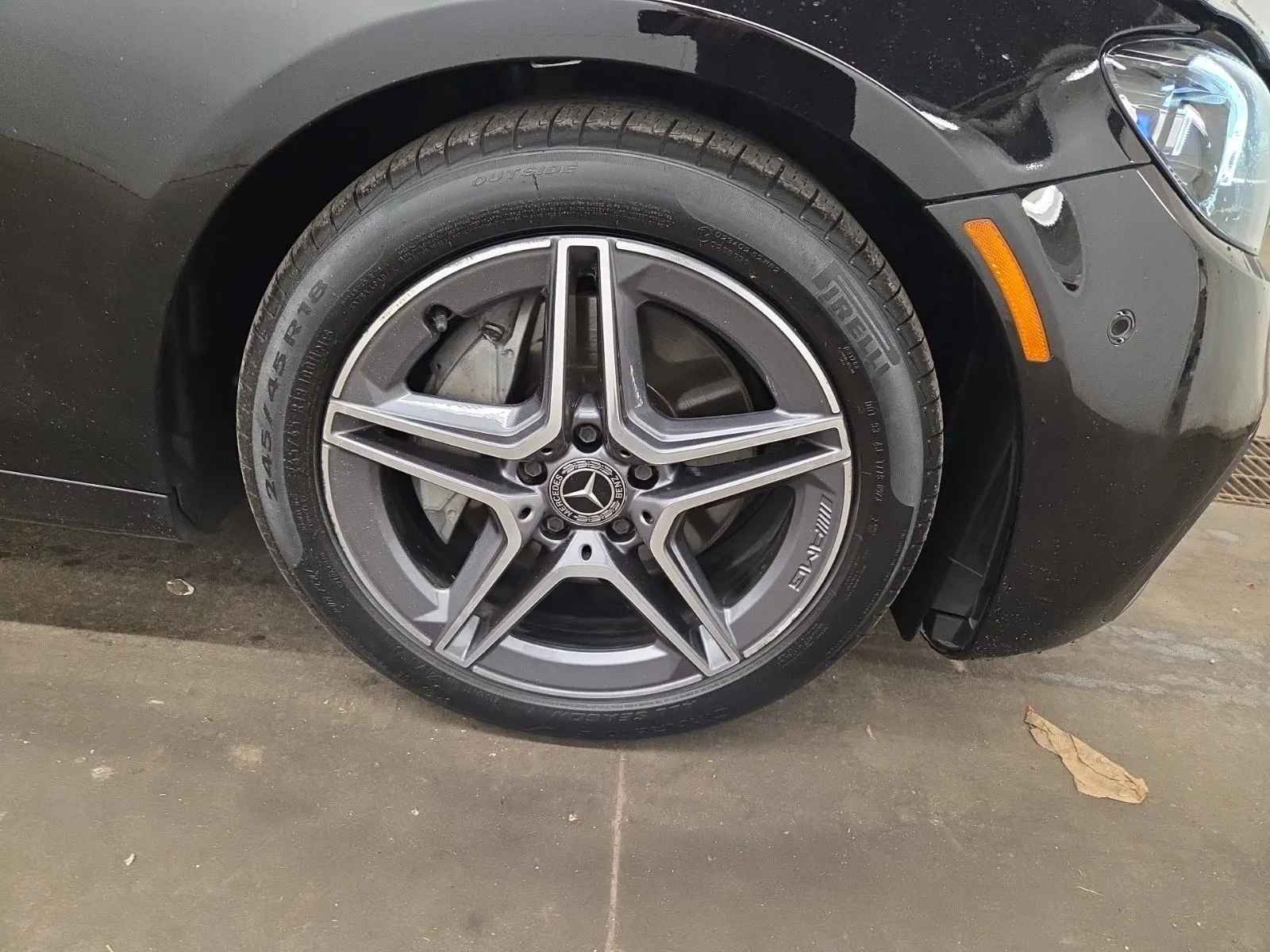 Right Front Wheel/Tire Photo