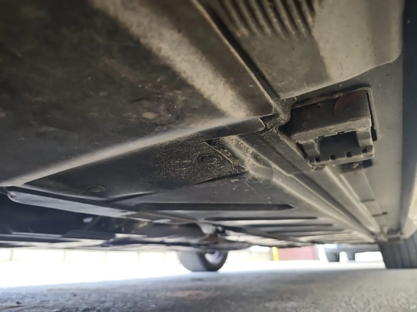 Undercarriage - Driver Photo