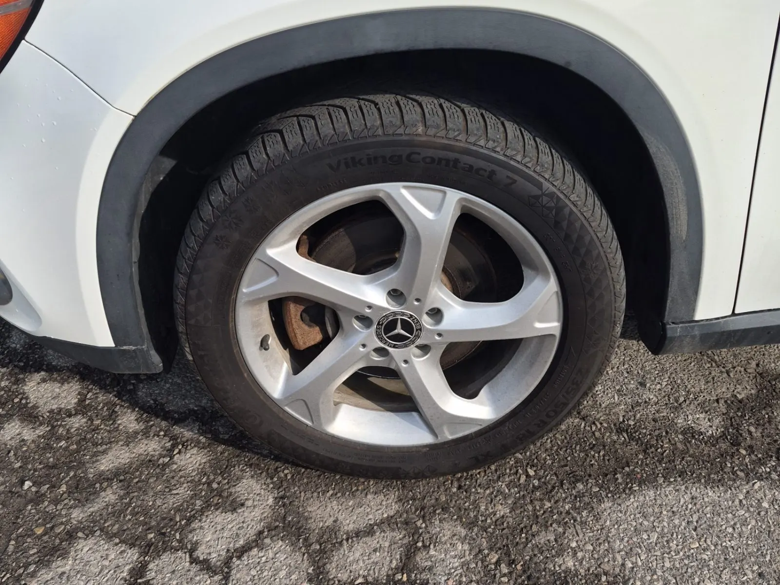 Front driver wheel/tire photo