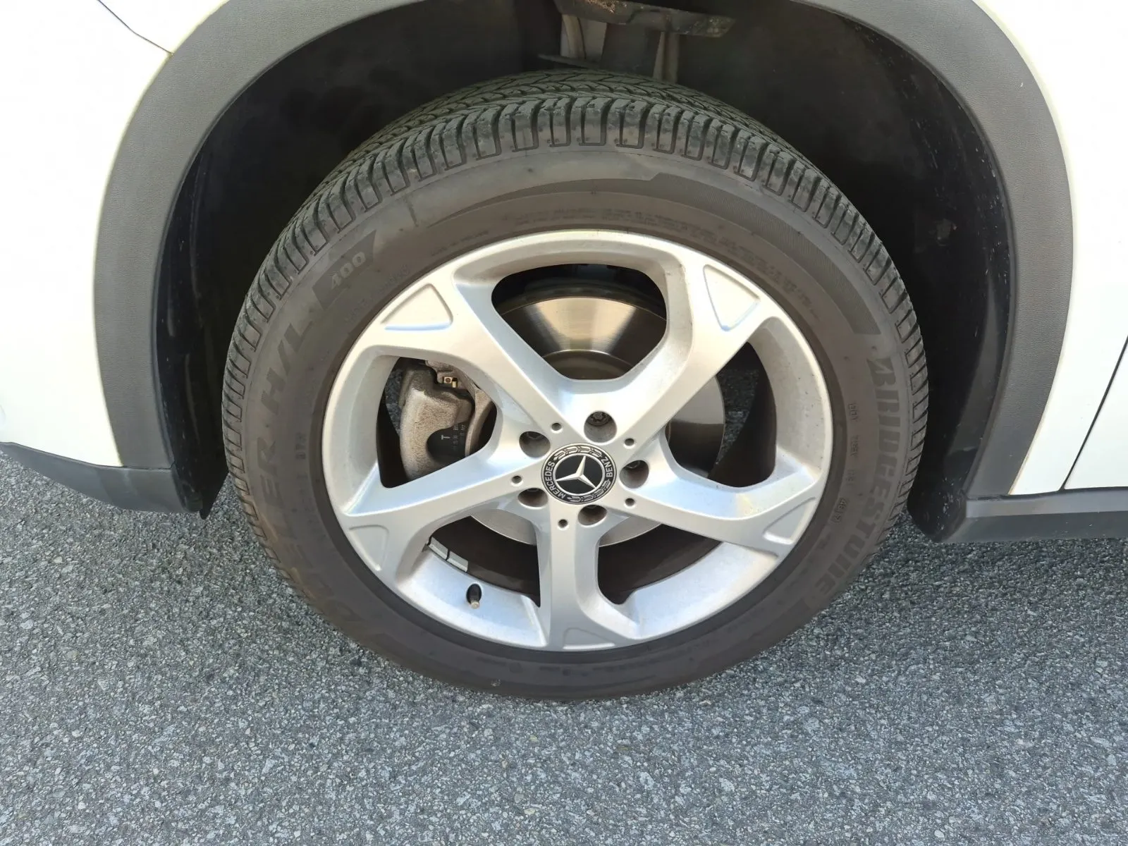 Front driver wheel/tire photo
