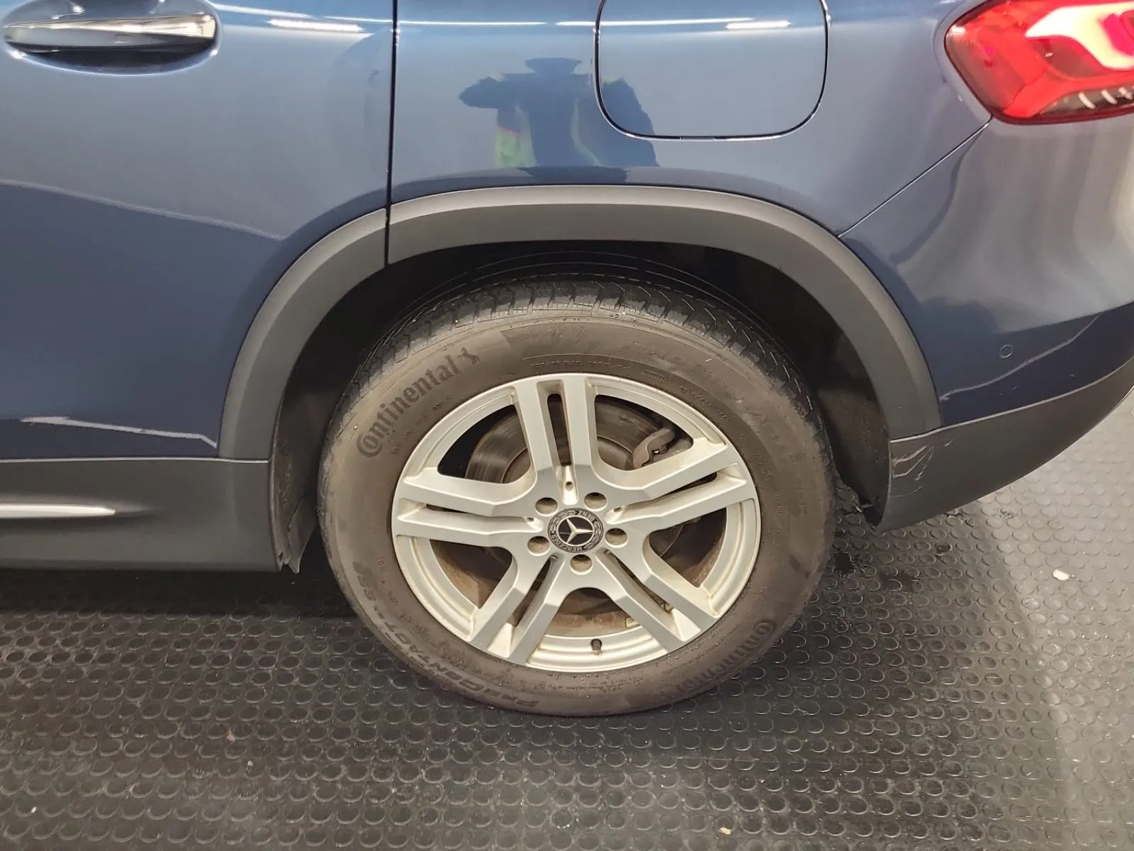 Left Rear Wheel/Tire Photo