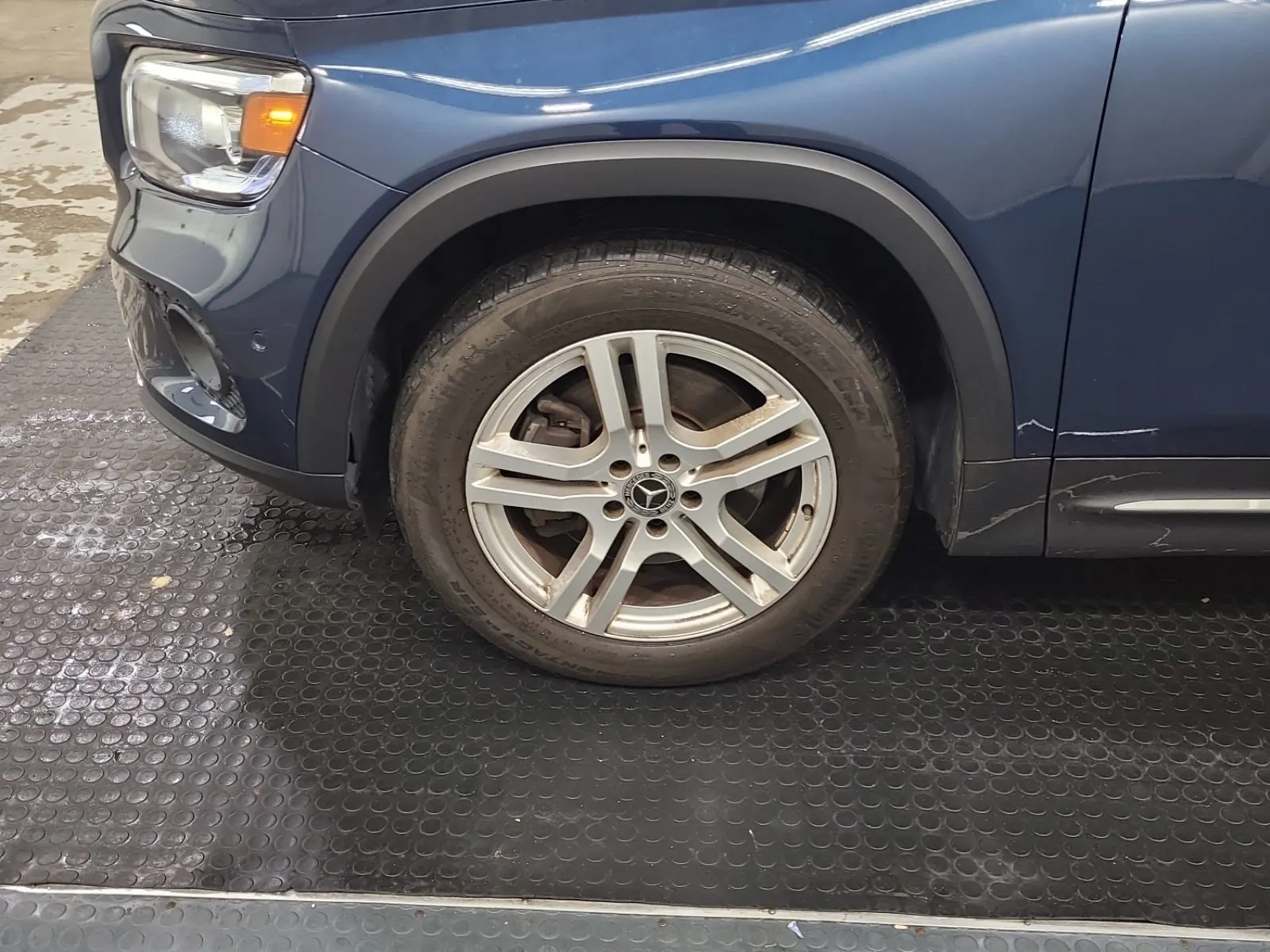 Front driver wheel/tire photo