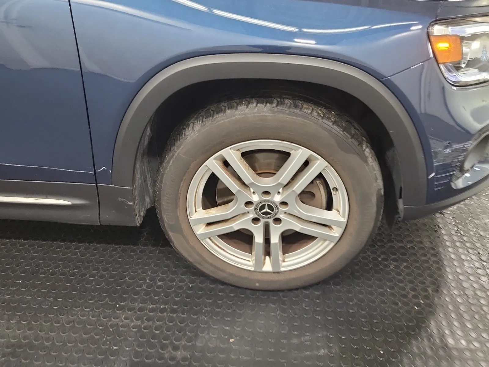 Right Front Wheel/Tire Photo