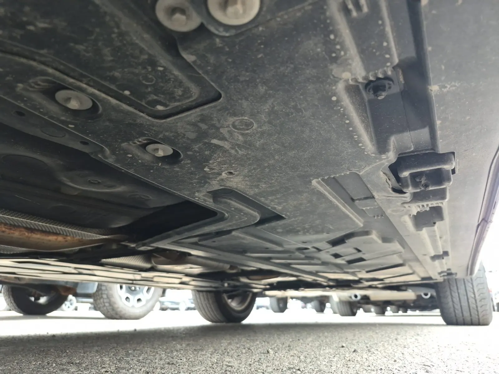 Undercarriage - Passenger Photo