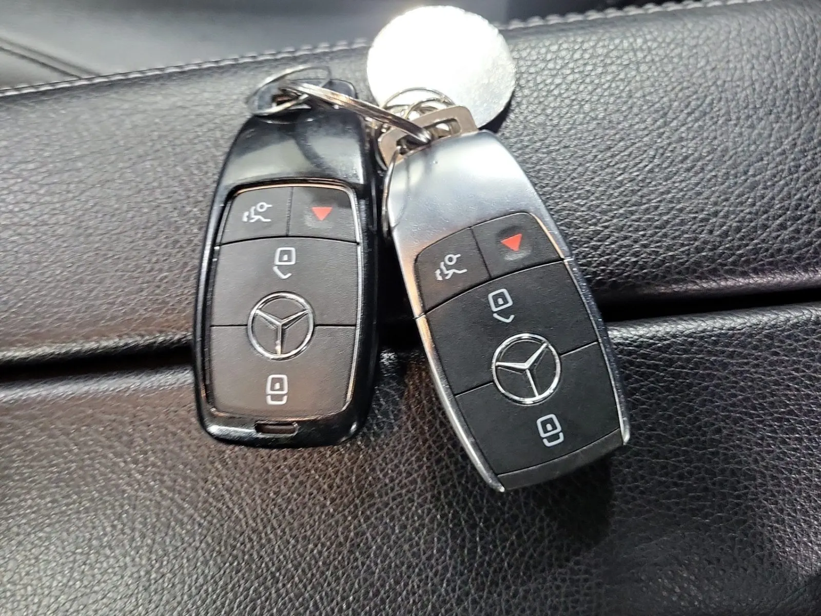 Keys/Fobs/Manual Photo
