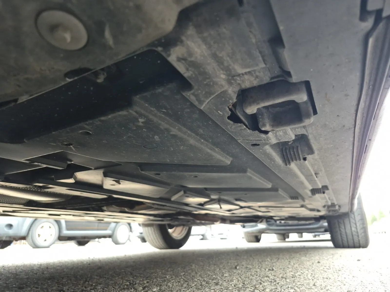 Undercarriage - Driver Photo