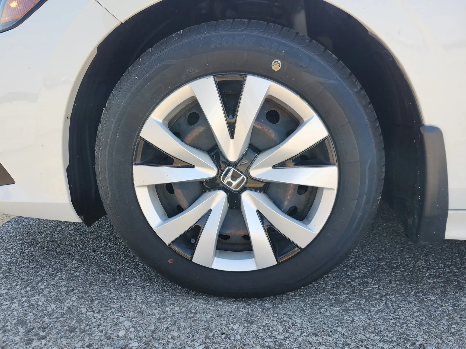 Front driver wheel/tire photo
