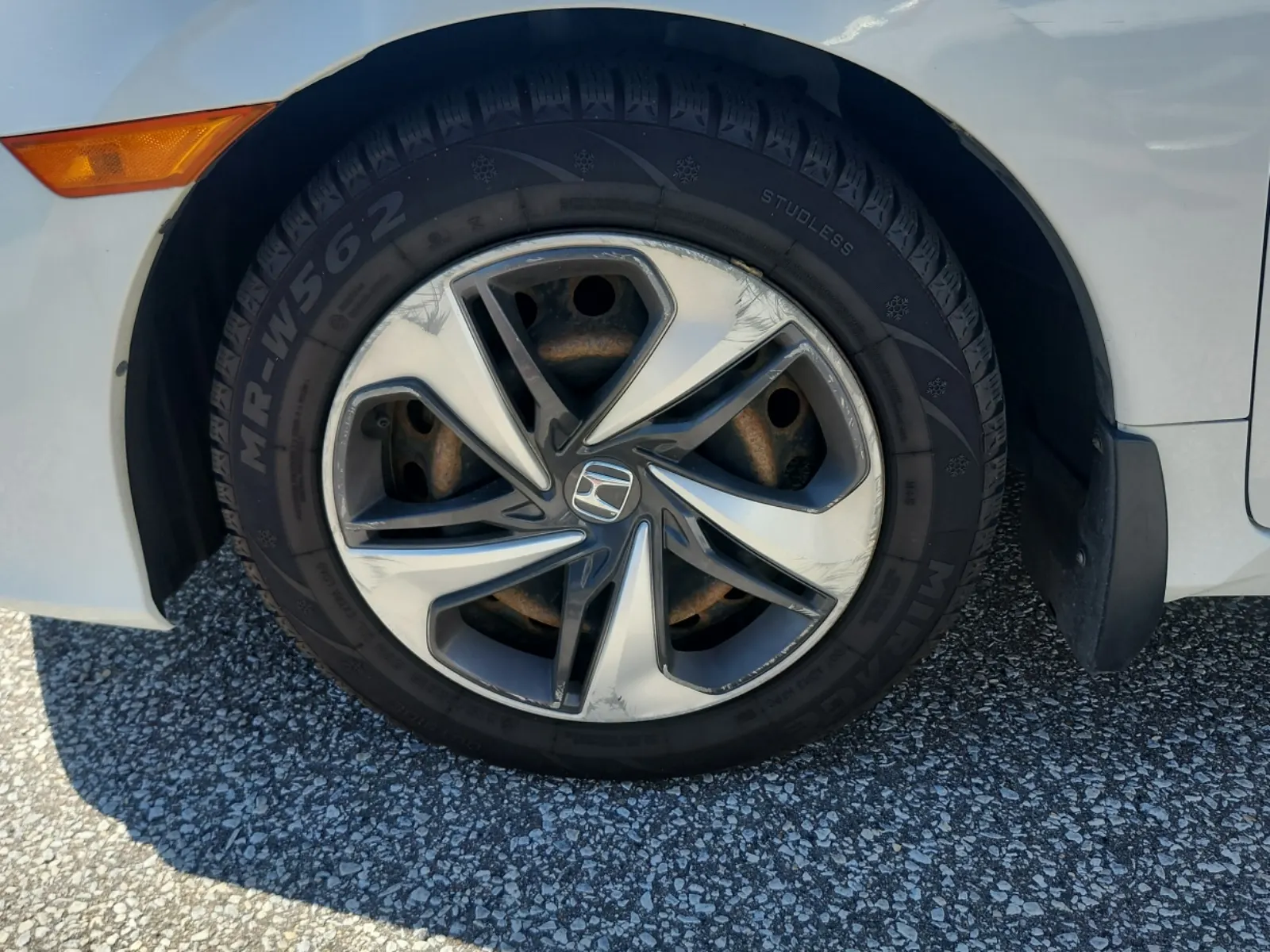 Front driver wheel/tire photo